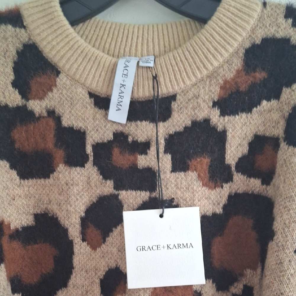 Elegan Tan and Brown Animal Print Sweater - Picture 4 of 7
